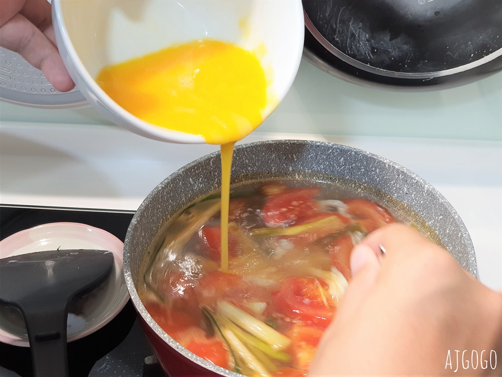 簡單食譜：番茄蛋花湯 用蔥燒出湯底 減肥者可喝