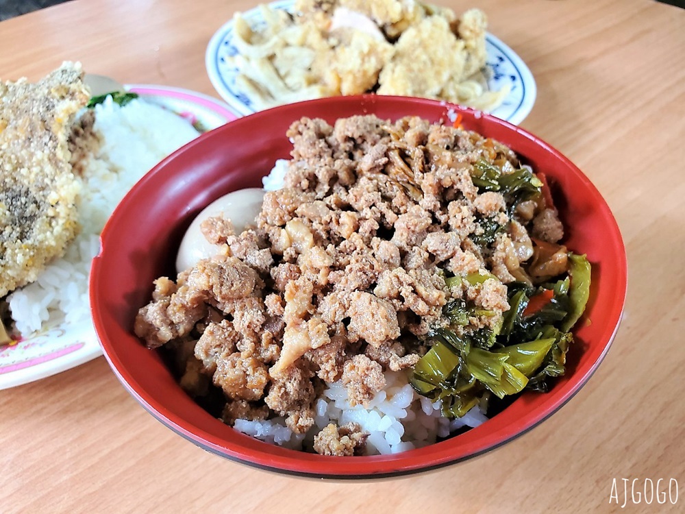 拉拉山美食:阿霞/阿蘭小吃 有便宜合菜、排骨飯、炸雞排