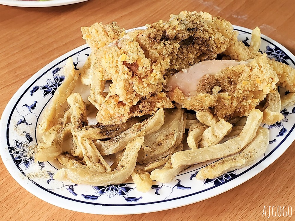 拉拉山美食:阿霞/阿蘭小吃 有便宜合菜、排骨飯、炸雞排