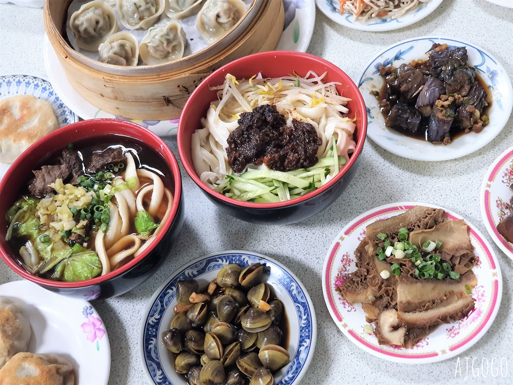 南投美食 梅園餡餅粥 中興新村人氣餐廳 小菜、豬肉蒸餃、酸辣湯好吃