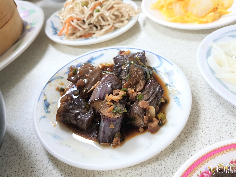 南投美食 梅園餡餅粥 中興新村人氣餐廳 小菜、豬肉蒸餃、酸辣湯好吃