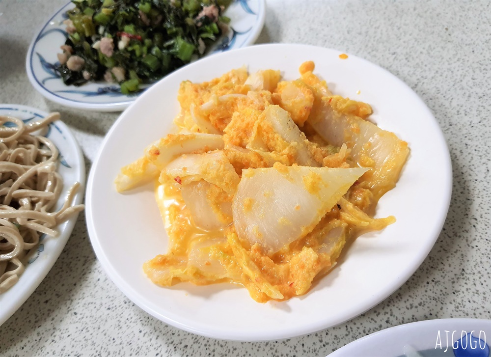 南投美食 梅園餡餅粥 中興新村人氣餐廳 小菜、豬肉蒸餃、酸辣湯好吃