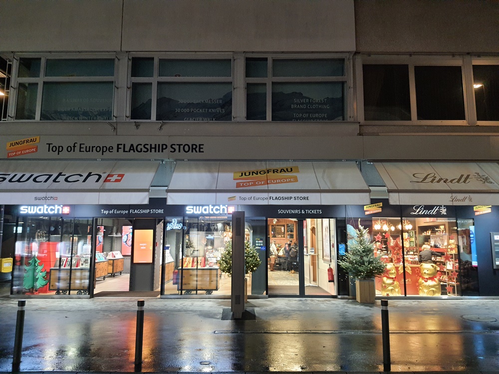 少女峰紀念品旗艦店 就在因特拉肯市區 Top of Europe Flagship Store