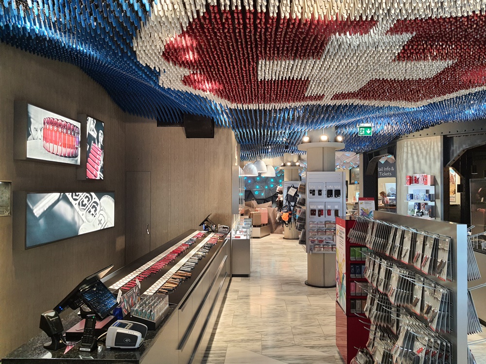 少女峰紀念品旗艦店 就在因特拉肯市區 Top of Europe Flagship Store