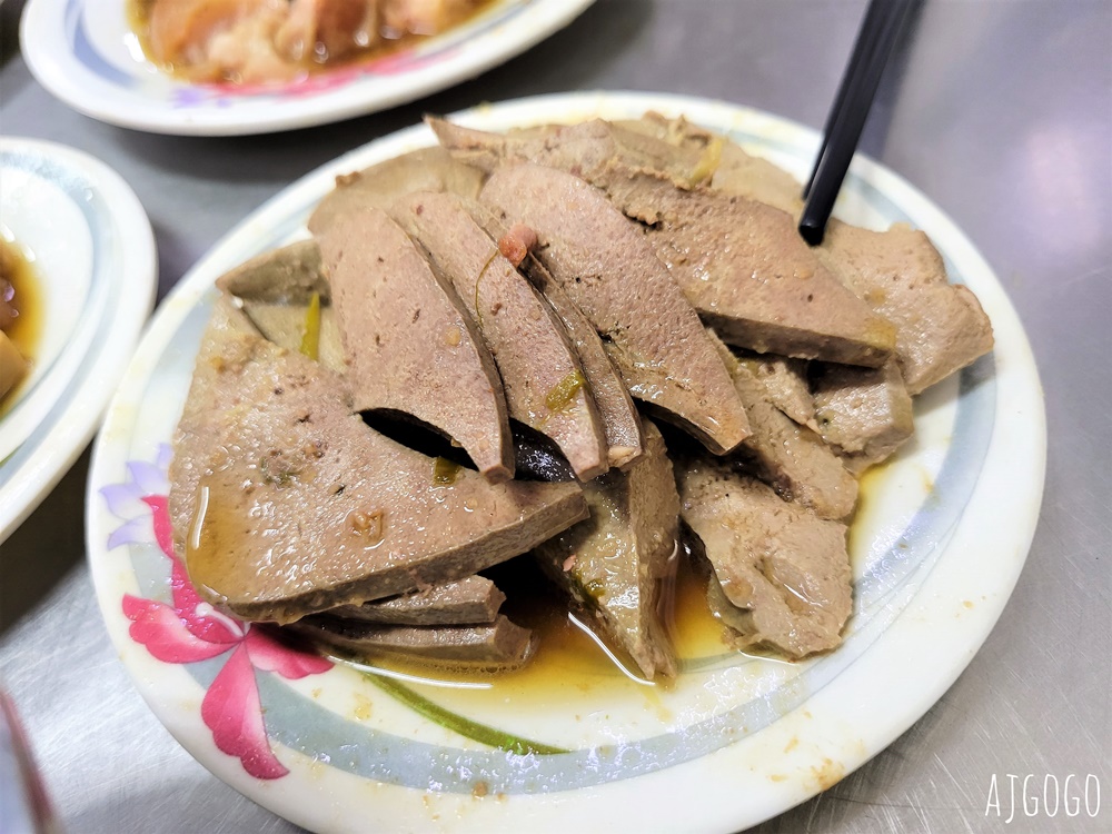 嘉義 金門魯肉飯 生意很好的宵夜小吃攤 筒仔米糕還行