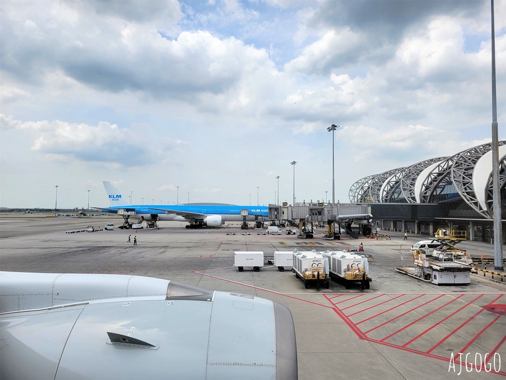 華航 CI832 曼谷BKK > 台北桃園TPE A350豪華經濟艙、飛機餐