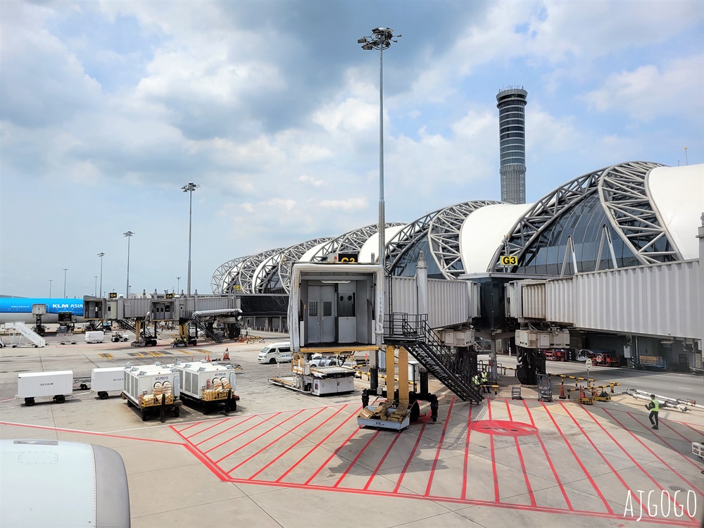 華航 CI832 曼谷BKK > 台北桃園TPE A350豪華經濟艙、飛機餐