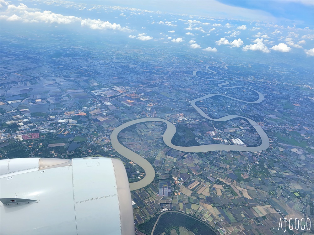 華航 CI832 曼谷BKK > 台北桃園TPE A350豪華經濟艙、飛機餐