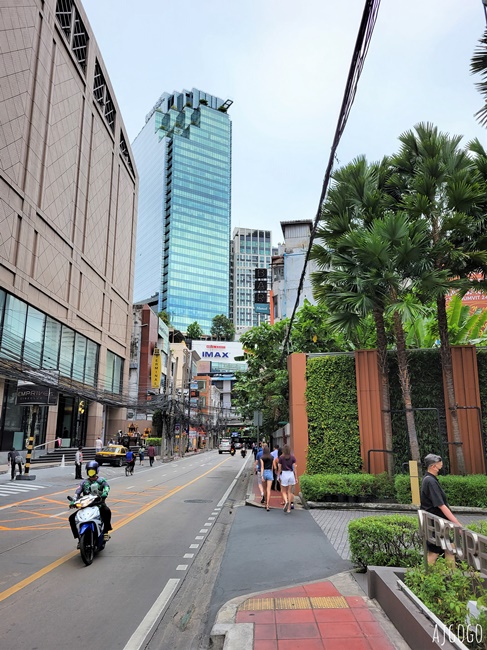 曼谷素坤逸 24 號美居酒店 無邊際泳池很美 早餐、市景高級房分享