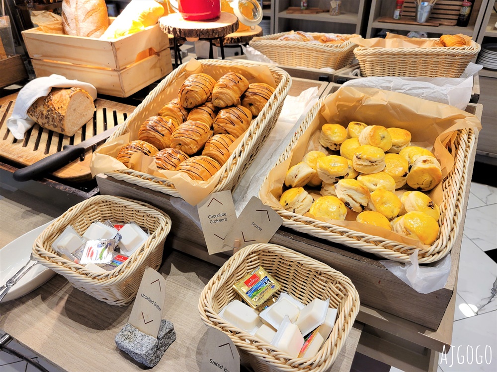 曼谷素坤逸 24 號美居酒店 無邊際泳池很美 早餐、市景高級房分享