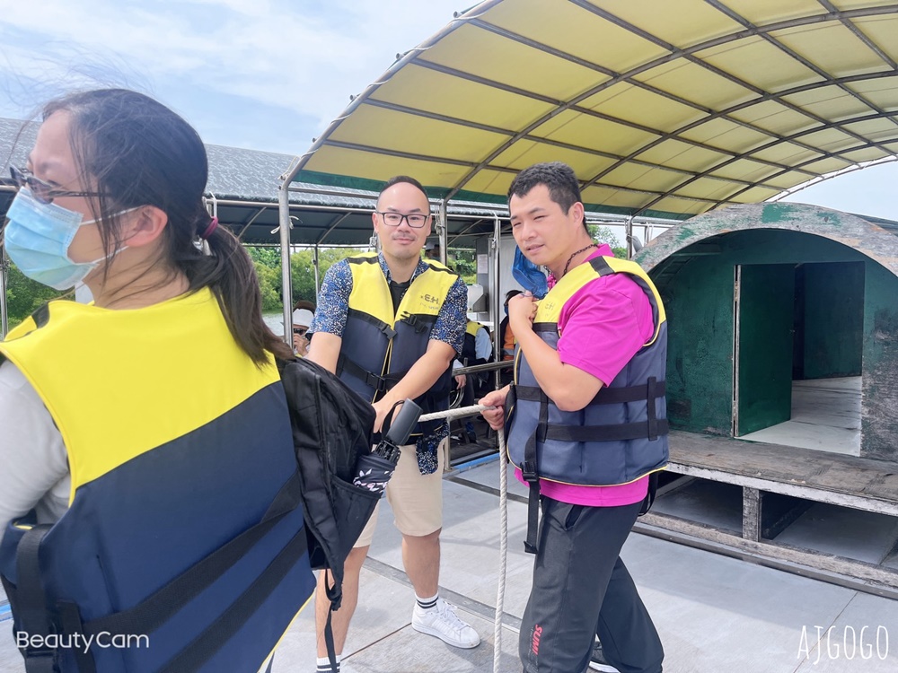 台南景點 台江漁樂園 搭船遊台江 近距離看紅樹林 台灣版亞馬遜河