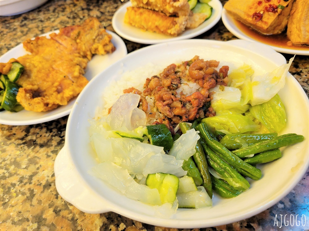 東一排骨總店 西門町復古舞廳裝潢餐廳 賣好吃的古早味排骨飯