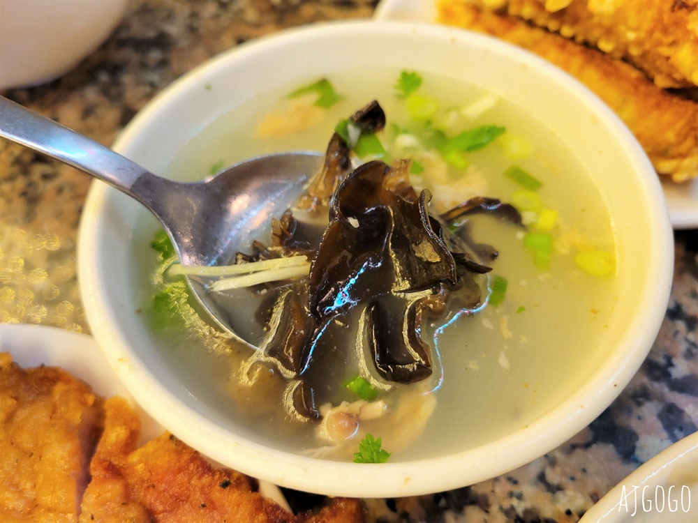 東一排骨總店 西門町復古舞廳裝潢餐廳 賣好吃的古早味排骨飯