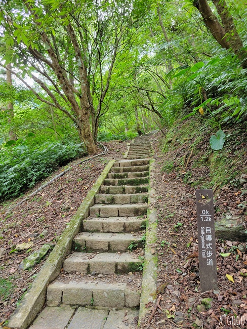 滿月圓國家森林遊樂區 好走的親子森林步道 沿著溪谷找大瀑布 便宜門票