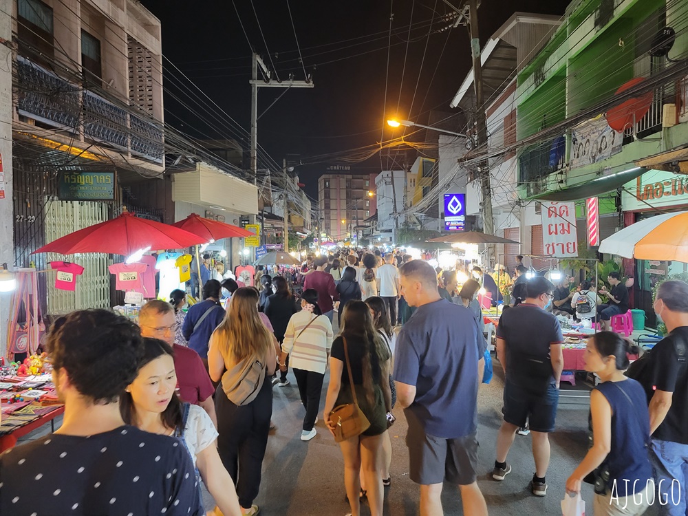 清邁 周六夜市 Wua Lai Walking Street 古城外的觀光市集 文創商品多