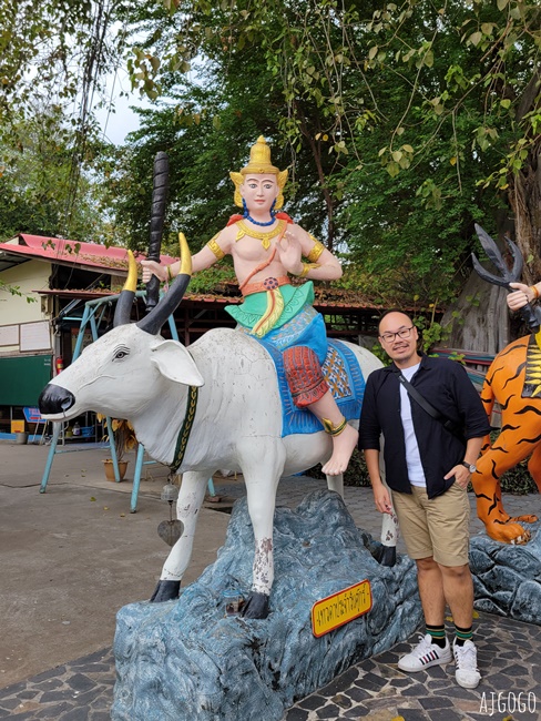 泰國最高佛像 Wat Muang 紅統廊曼寺的巨大金佛