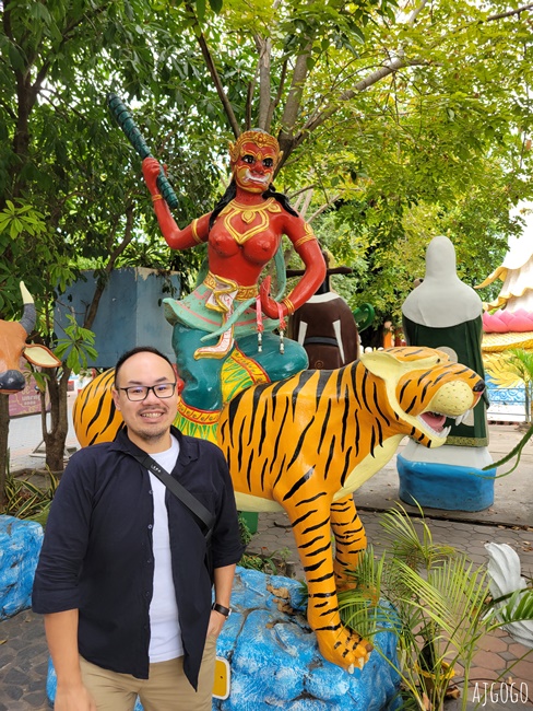 泰國最高佛像 Wat Muang 紅統廊曼寺的巨大金佛