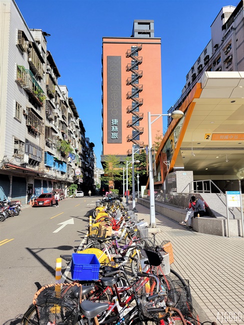 捷絲旅台北三重館 極致工業風設計旅店 三種房型、早餐、停車場分享