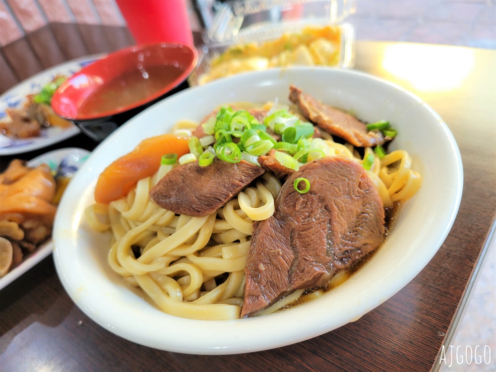 港園牛肉麵 高雄鹽埕老店 豬腳、牛筋好吃