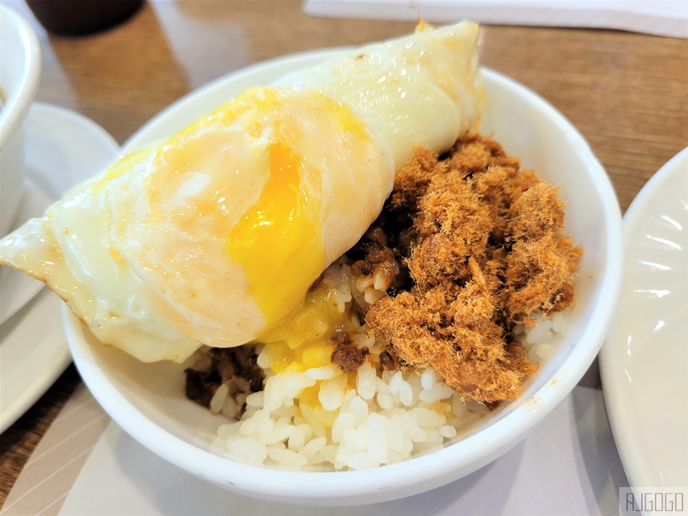 台南大飯店早餐 台南款待式 浮誇系早餐 刈包、牛肉湯、還有哈根達斯冰淇淋