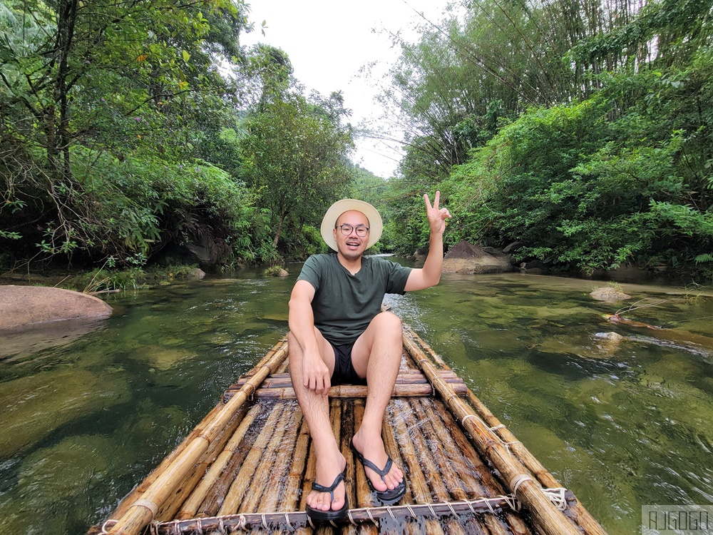 攀牙 竹筏漂流 在天然溪流裡順流而下 消暑的好地方