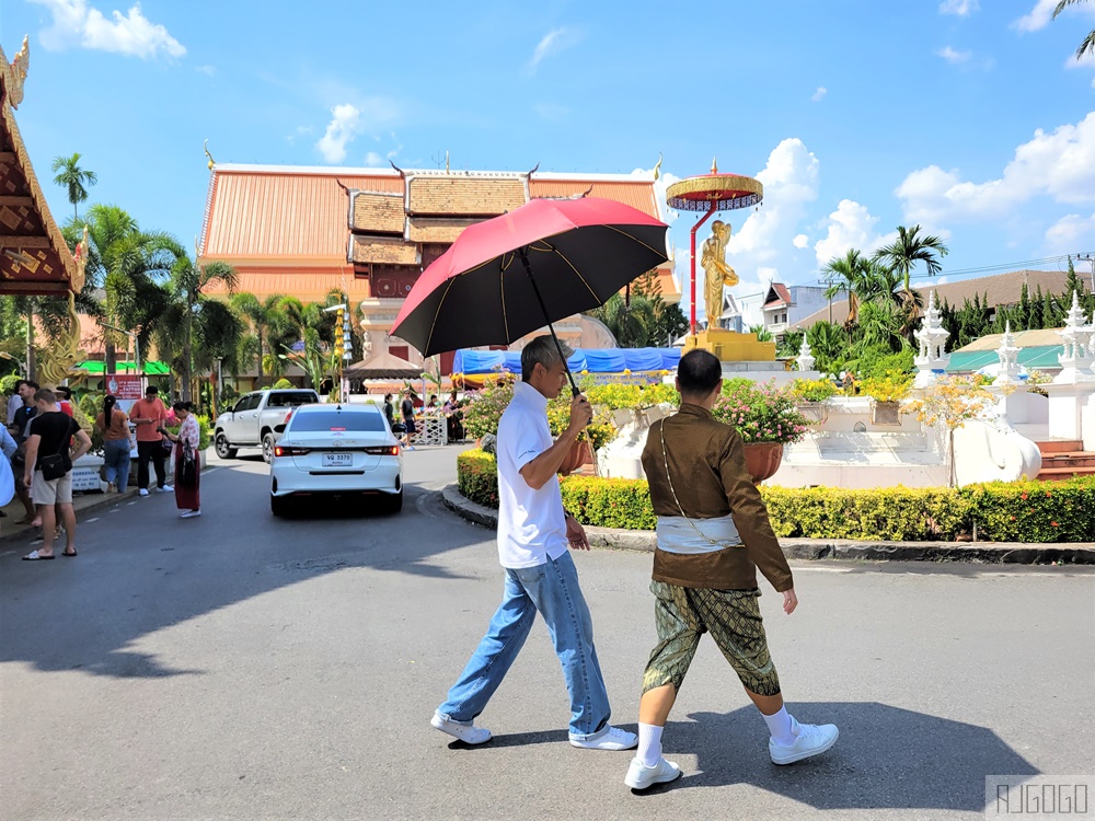 清邁泰服 Baan Orjao 傳統泰服租借 可以請攝影師外拍與專車接送