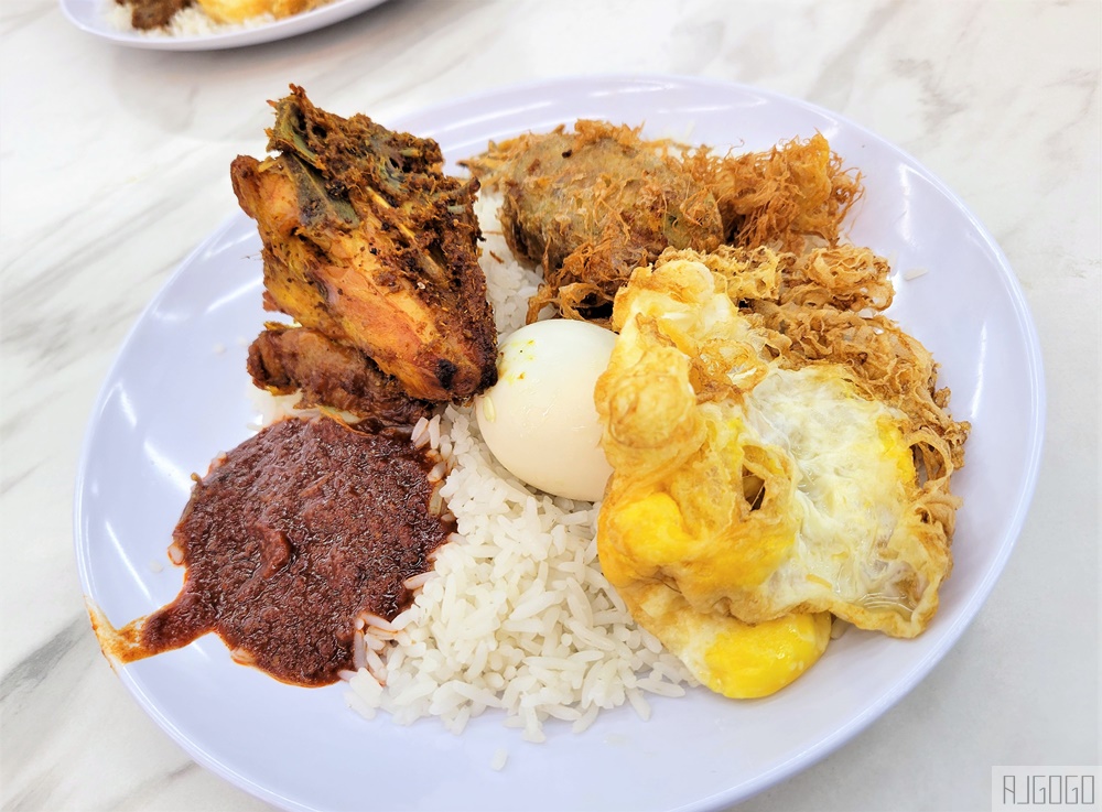 吉隆坡美食推薦 吉隆坡人氣最高的椰漿飯 Nasi Lemak Wanjo Kg Baru 辣死你媽