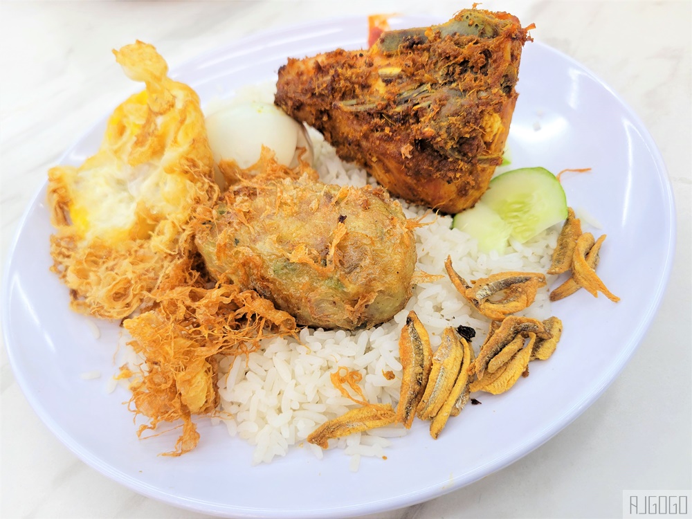 吉隆坡美食推薦 吉隆坡人氣最高的椰漿飯 Nasi Lemak Wanjo Kg Baru 辣死你媽