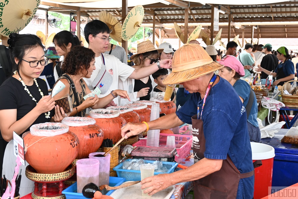 2025清邁景點 真心市集 JJ Market 周末市集 好吃好逛文青、農夫市集