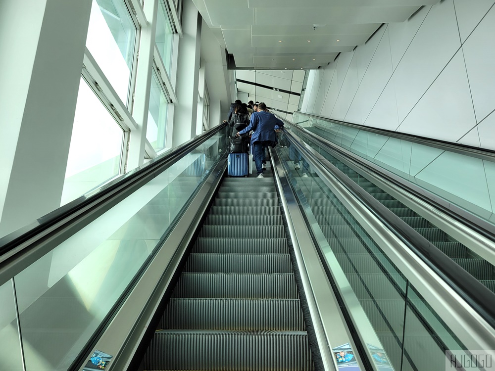 香港國際機場景點 天際走廊觀景台 步行可到T1衛星客運廊