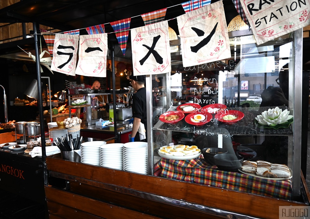 曼谷SO/酒店 週日早午餐 帝王蟹腳、鵝肝吃到飽 RED OVEN 升級版自助餐饗宴