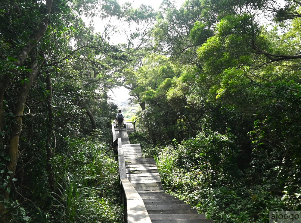 馬祖旅遊推薦 西莒方塊海 世界唯二海岸美景 在夕陽下小島野餐