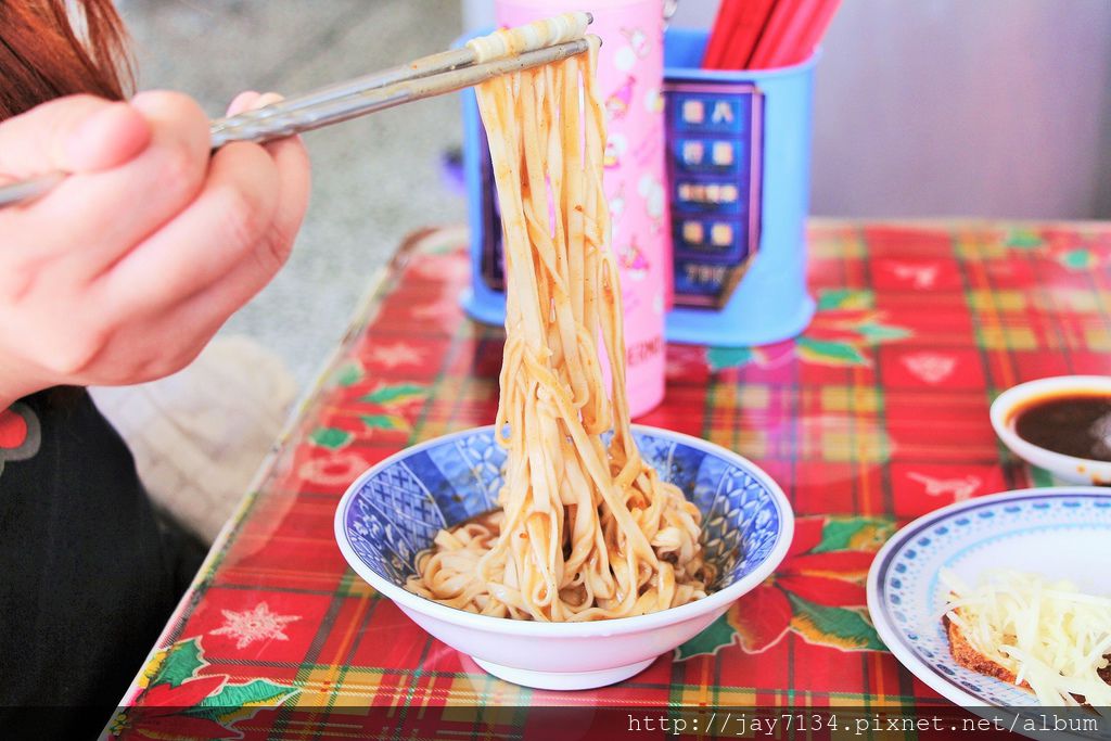 （宜蘭礁溪美食）松興小吃部 在地人也愛吃的麻醬麵