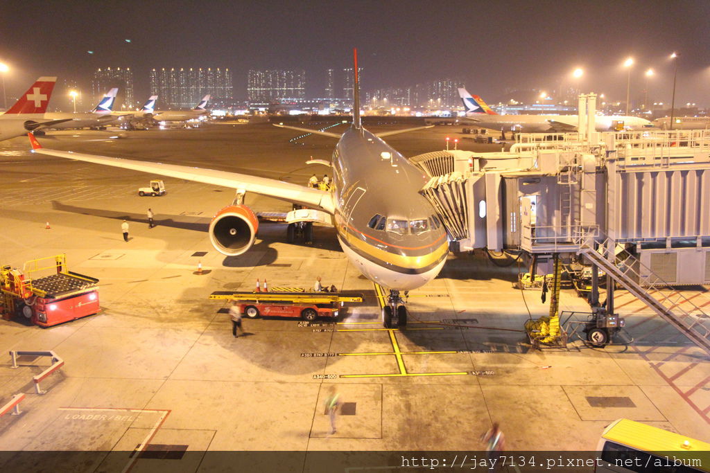 皇家約旦航空 Royal Jordanian Airlines RJ 183 香港HKG>安曼AMM 飛行經驗&海鮮餐分享