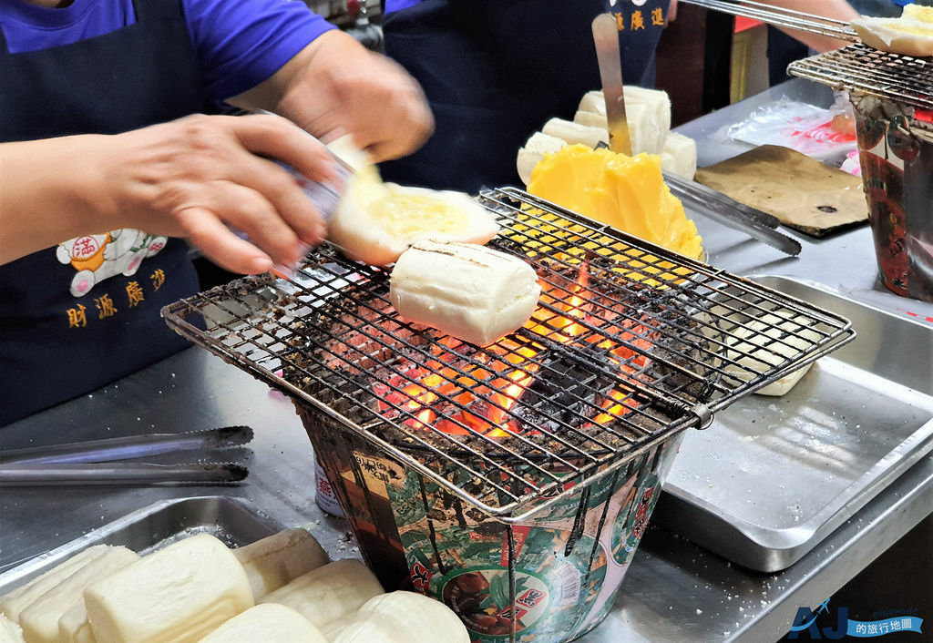 2025東港美食 佳吉飲料店 炭烤饅頭 東港人的宵夜點心