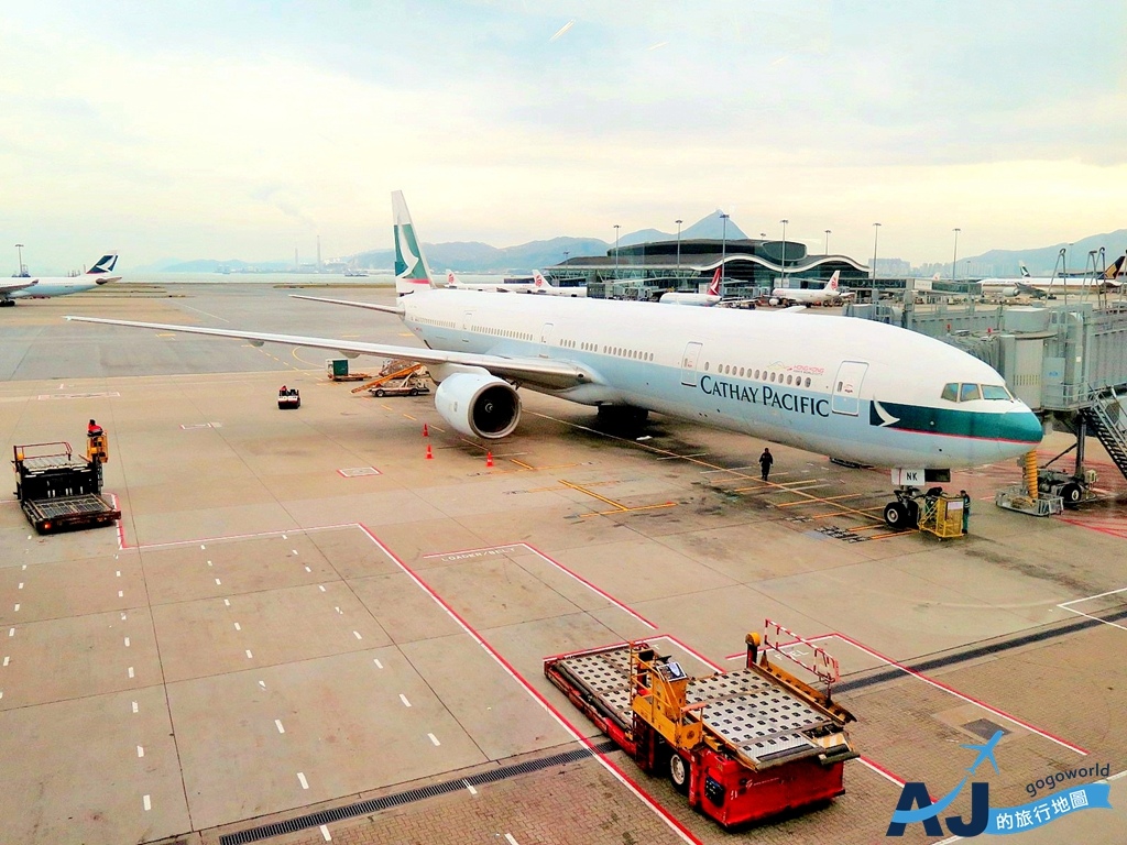 國泰航空 CX383、CX382 香港HKG <> 蘇黎世ZRH 777-300ER 經濟艙飛機餐、宵夜點心分享