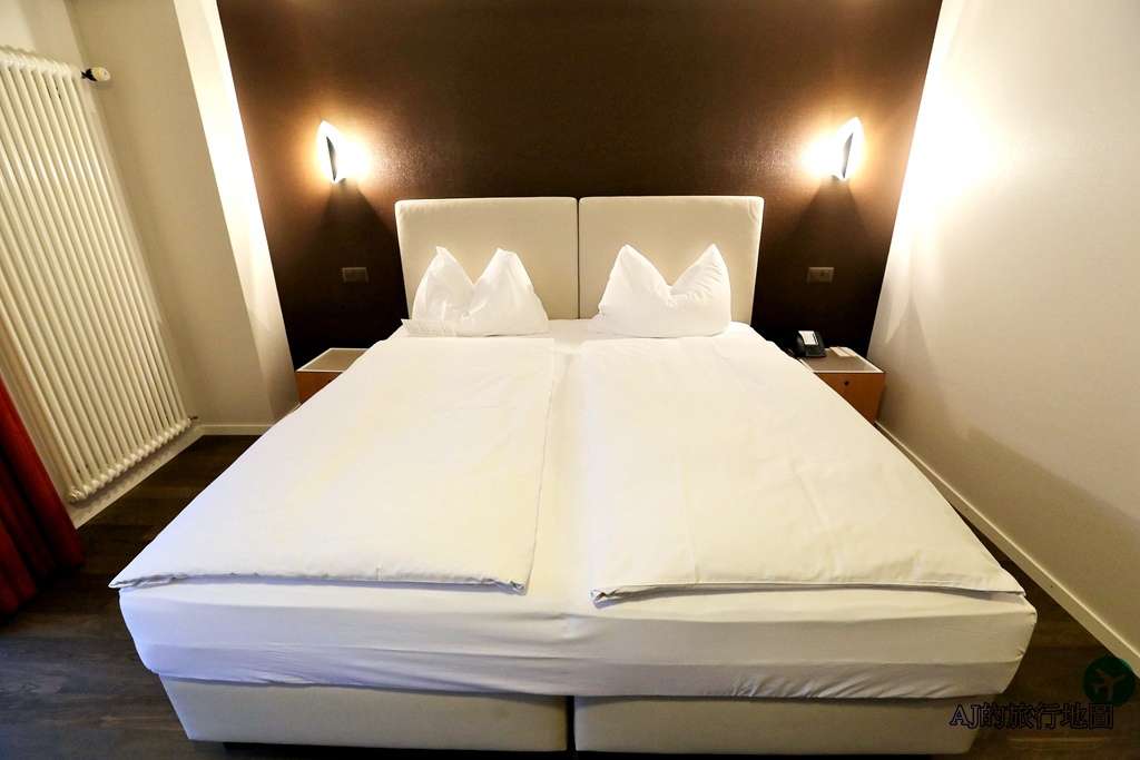 Standard Twin Room5.JPG