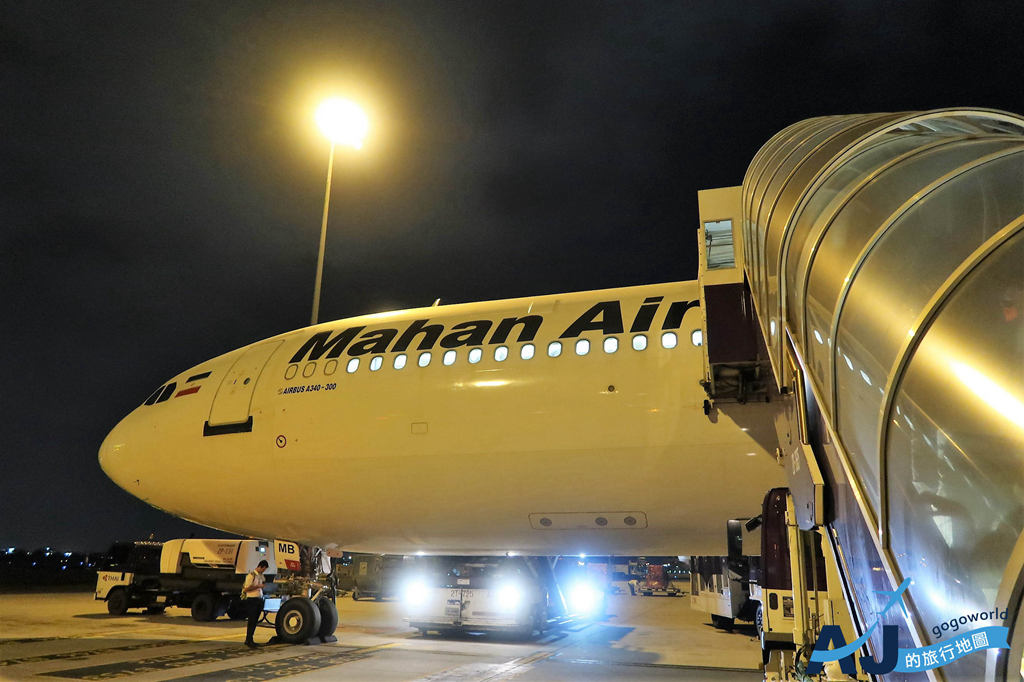 搭飛機去伊朗 馬漢航空 曼谷BKK > 德黑蘭IKA A340-300經濟艙飛機餐 開箱Mahan Air W5 50