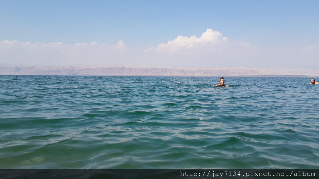 （約旦死海遊記）我們在死海浮起來！Amman Beach Tourism Resort票價、浮死海注意事項、建議漂浮時間