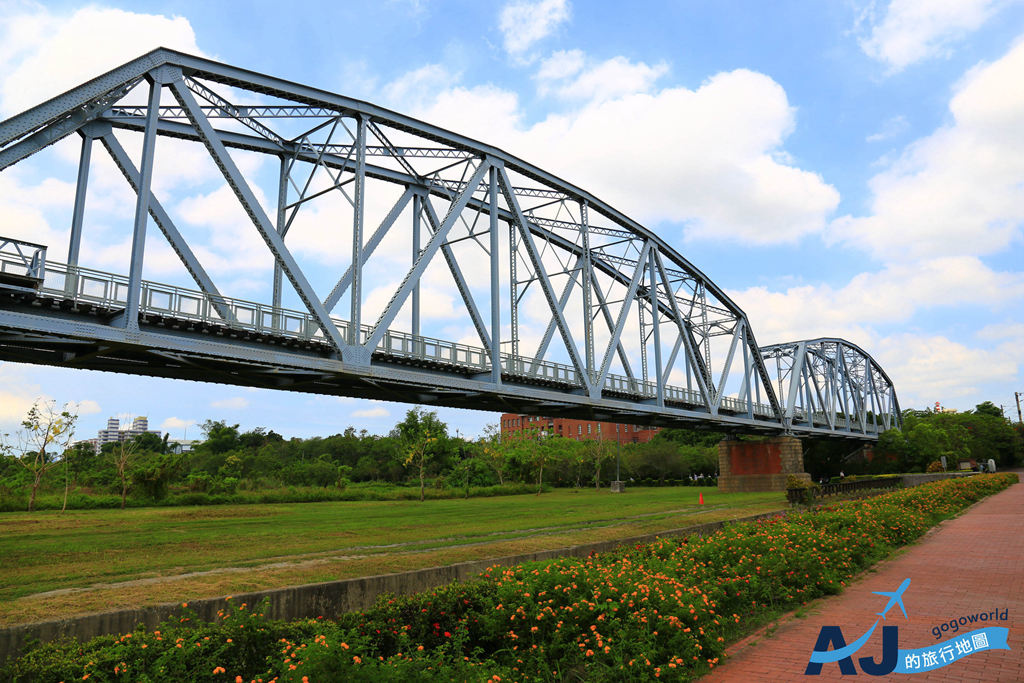 高屏溪舊鐵橋1.JPG