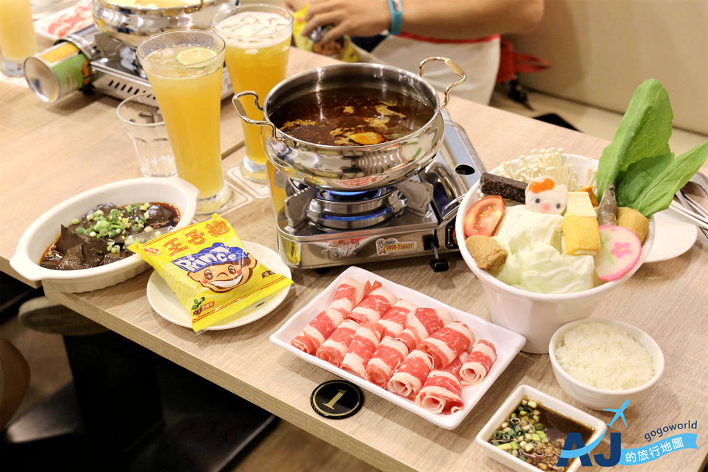 （中壢小火鍋）御品香複合式餐廳 點涮涮鍋送9種手搖飲料喝到飽 兒童遊戲區、免費wifi 中壢親子餐廳推薦