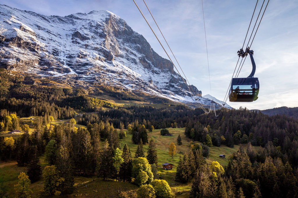 80 Eiger-Express-Grindelwald-Eigernordwand-Weitansicht-Kabine-rechts.jpg