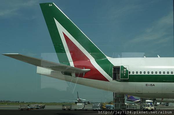 2013-04-17 義大利航空 AZ853 阿布達比AUH-羅馬FCO