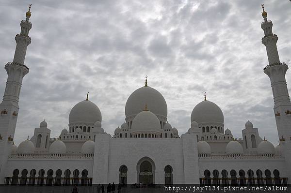 （阿布達比遊記）必看景點 Sheikh Zayed Grand Mosque 大清真寺